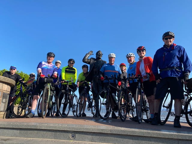 An image of cyclists near a monument.